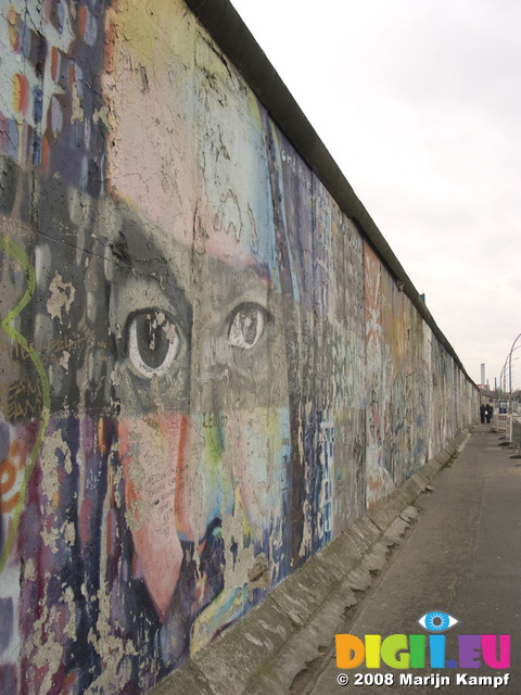 25259 Graffiti on Berlin wall